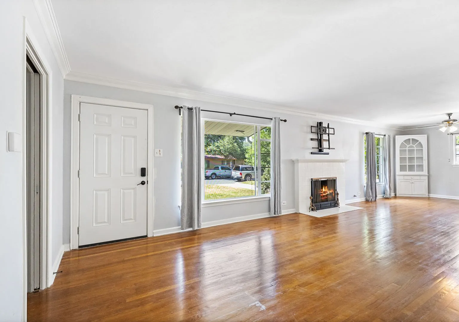 3 Bedrooms, 2 Bathrooms located in Jefferson Terrace Subdivision — Photo 3