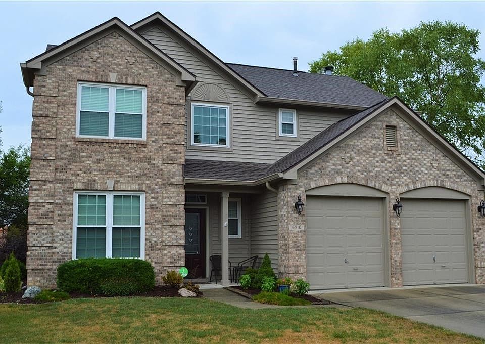 Southport Green Beauty! Looks NEW & Loaded with Updates. Newer Siding, Roof, Paint Out, All over maker inside as well. 3 or 4 Bedrooms 2.5 Baths!