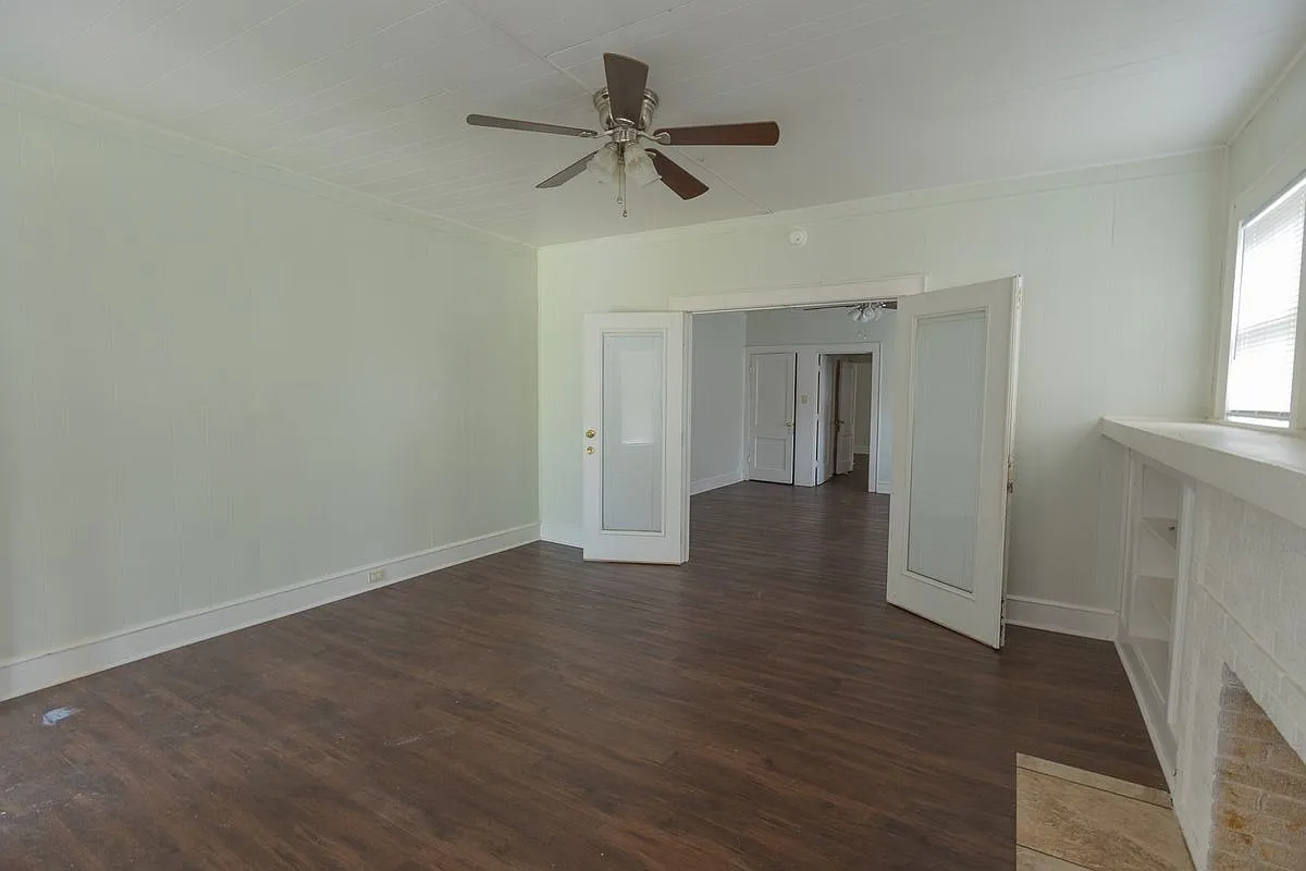 2 bed, 1.0 bath, 1184 sqft, $1,300 — Photo 3