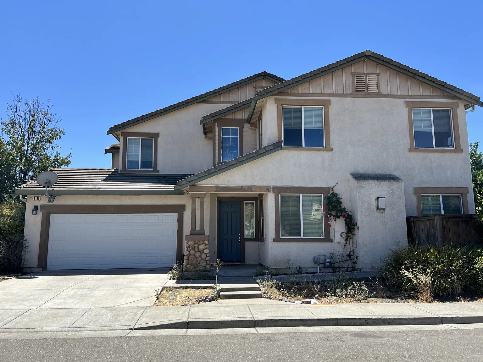 3 bed, 2.5 bath, 1819 sqft, $3,100 — Photo 1