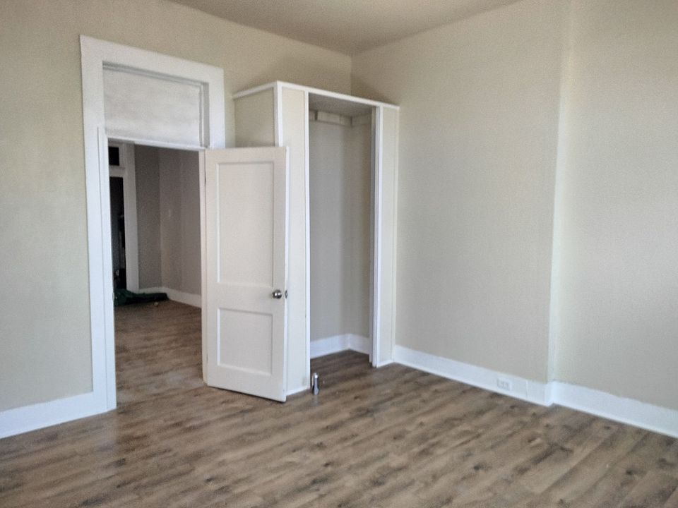 1st image of 1138 W Ashby Pl #4