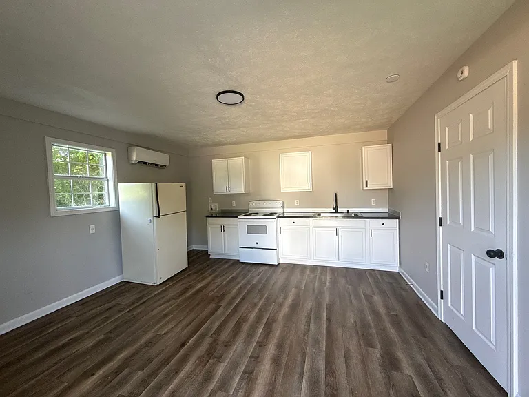 144 Sarah Cir #14 — Photo 5
