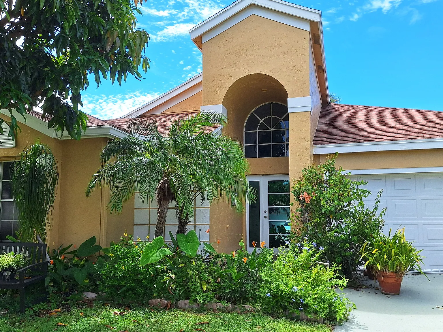 3 bed, 1700 sqft, $1,200 — Photo 1