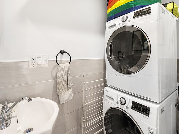 3rd image of 43 Moffat St #4