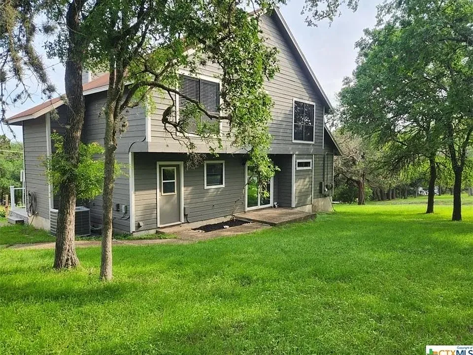 305 Forest Dr