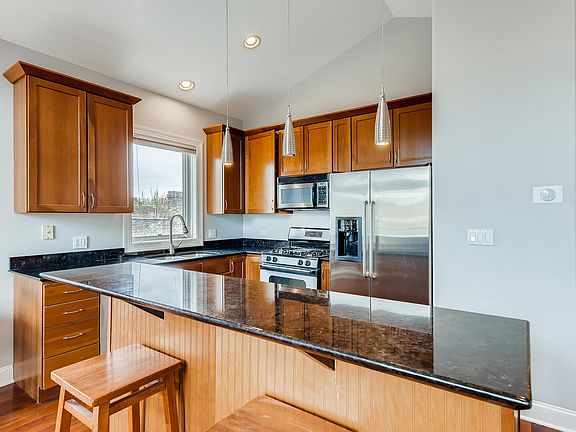 4th image of 2632 W Evergreen Ave #3W
