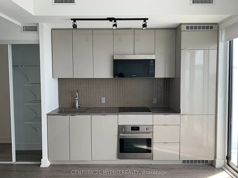 7 Grenville St #4802 — Photo 5