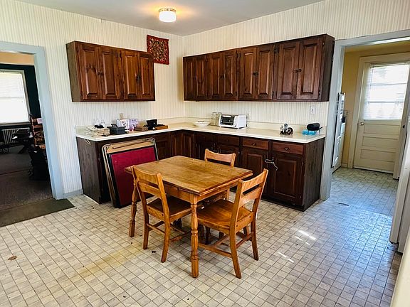 3rd image of 17 Ashuelot St