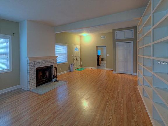 3rd image of 2730 Woodside Ave