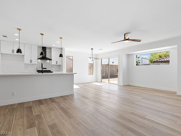 5th image of 207 Breezy Shore Ave