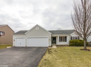 1104 Sawmill Ln, Algonquin, IL 60102