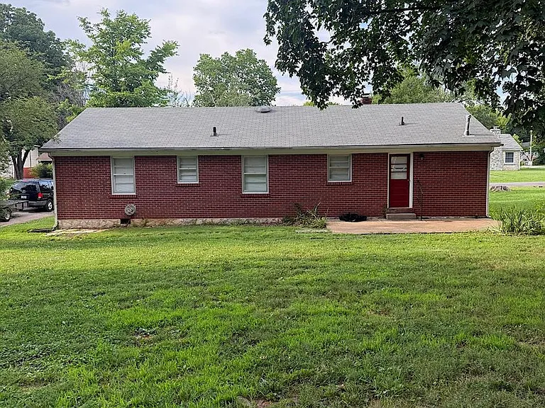 1704 Kenton St — Photo 2