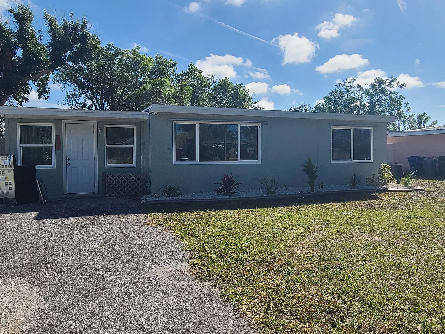 105 Magnolia Ave — Photo 1
