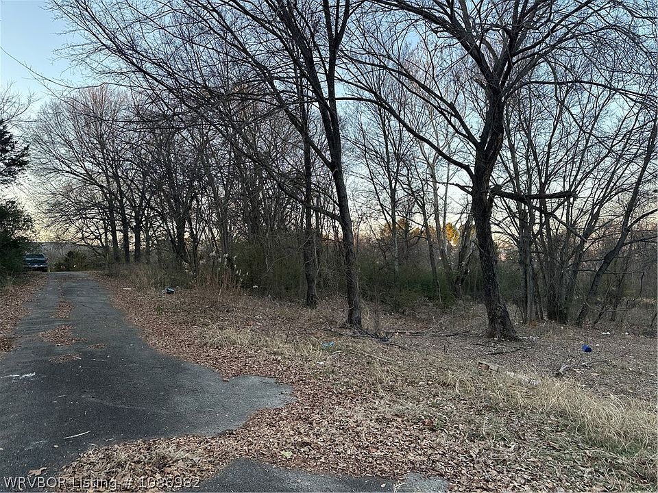 2nd image of 606 Torby Ave