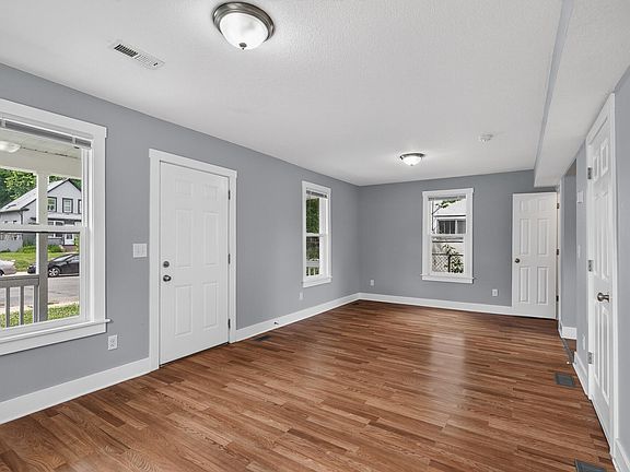 5th image of 3718 Fremont Ave N