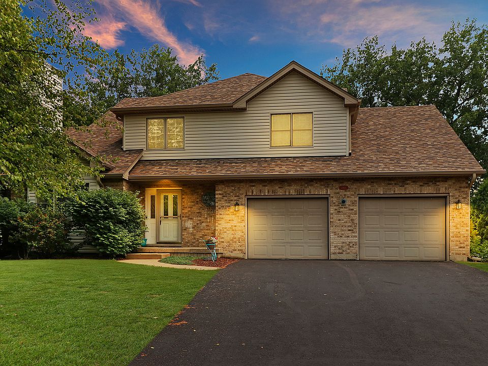 2918 Spruce Ter, Island Lake, IL 60042 | Zillow