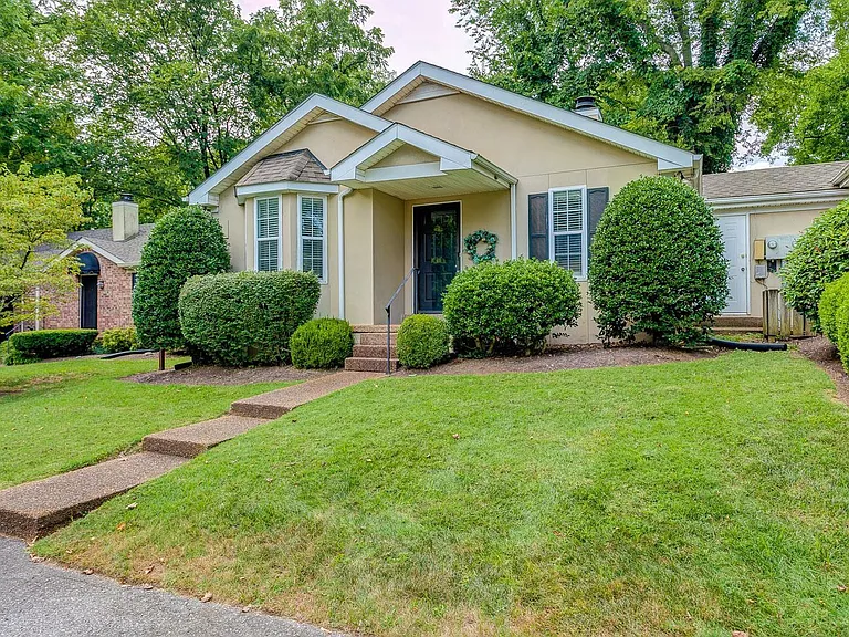 1001 Clifton Ln — Photo 14