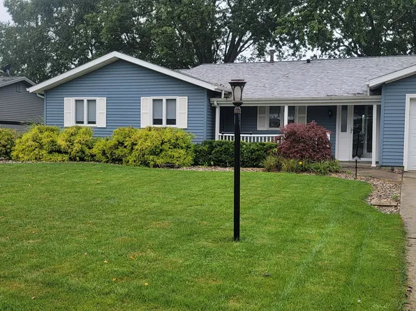 713 S Harkless Dr, Syracuse, IN 46567