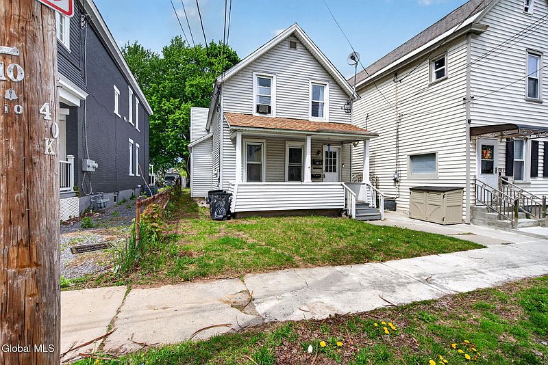 2nd image of 1325 6th Avenue