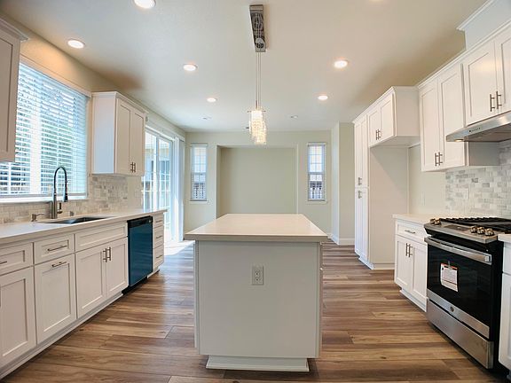 3rd image of 411 Goodall Dr