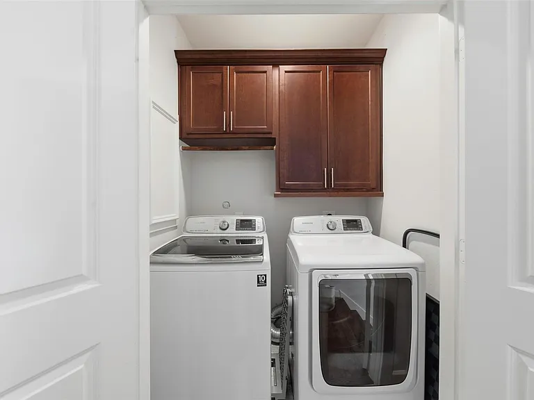 214 W 28th St — Photo 14