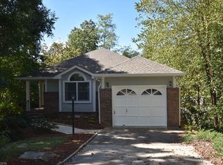 112 Jenny Lind Dr, Hendersonville, NC 28791