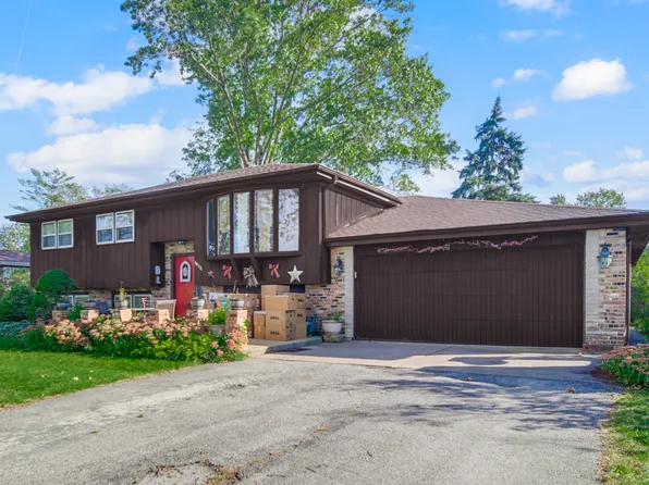 10521 Fitzsimmons Dr, Palos Park, IL 60464