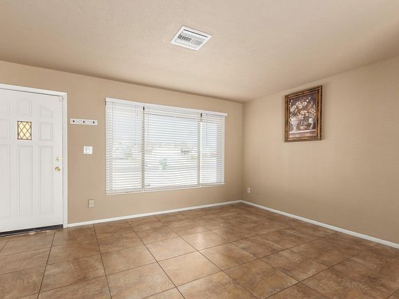 4th image of 2605 E Dahlia Dr