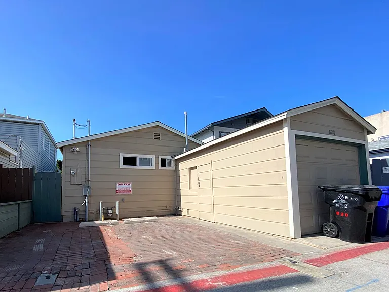 828 Avalon Ct — Photo 16