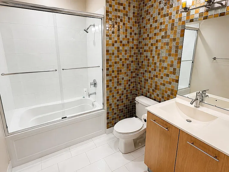 313 NE 2nd St #901 — Photo 5