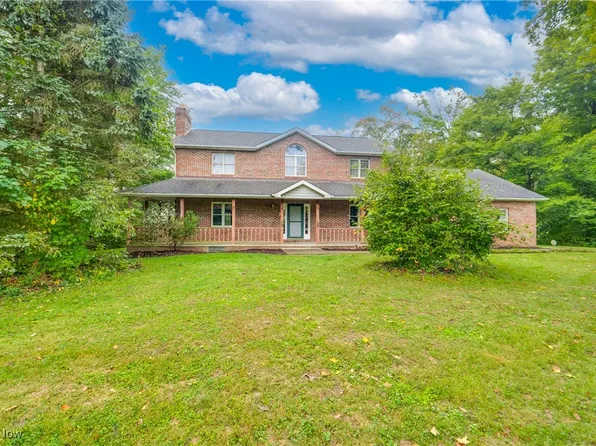 7394 Pinedale St NE, Hartville, OH 44632