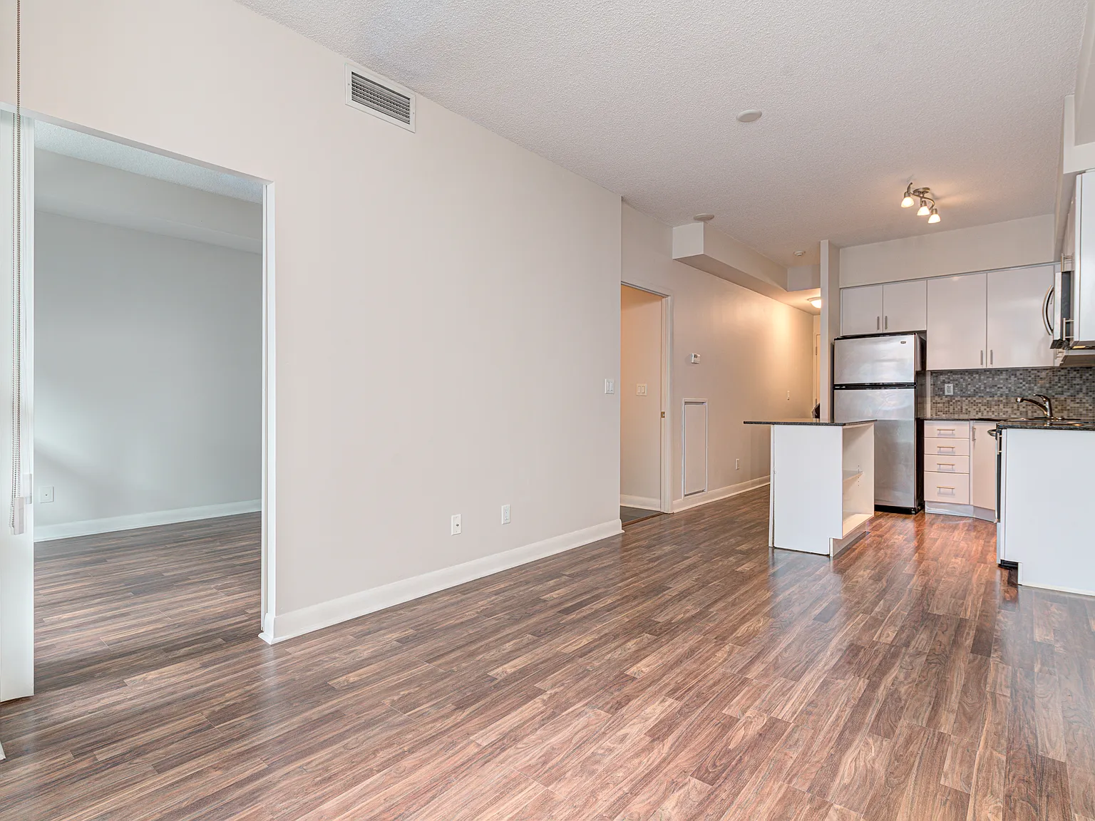 15 Bruyeres Mews Toronto — Photo 4