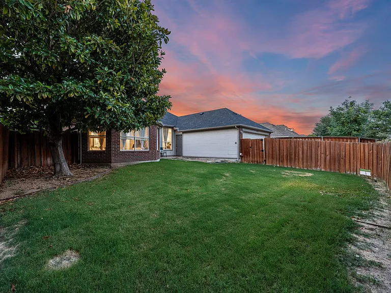 10313 Samantha Dr — Photo 38