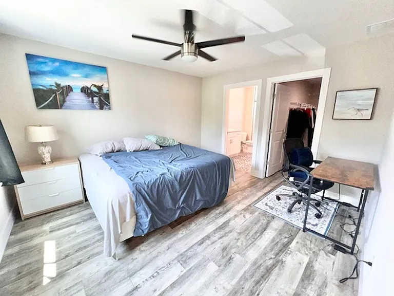 907 Randall St — Photo 15
