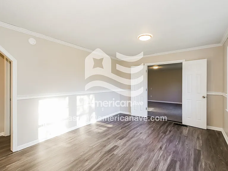 1571131_003_wm_-_living_room_13256372.jpg