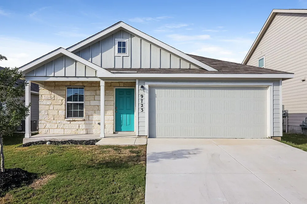 3 bed, 2.0 bath, 1230 sqft, $1,610 — Photo 1