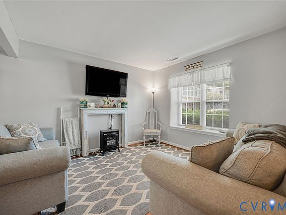 4th image of 105 Arlington Sq
