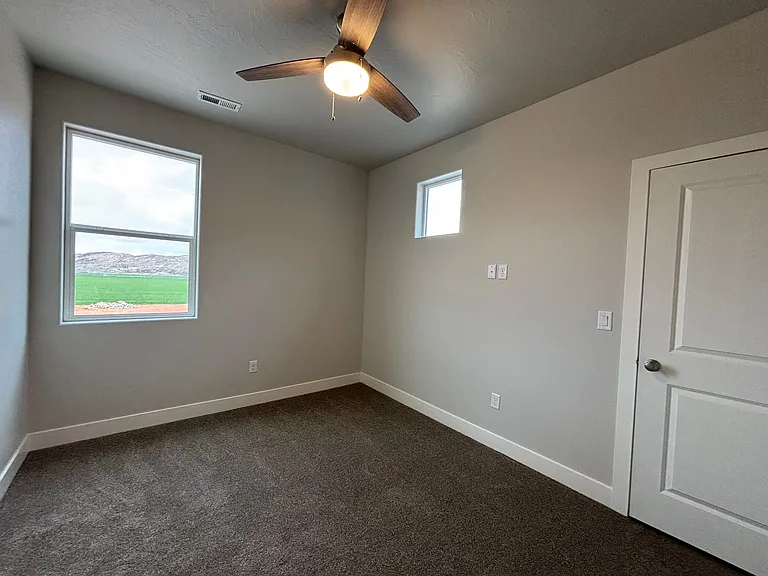 1073 S 4380 W — Photo 38