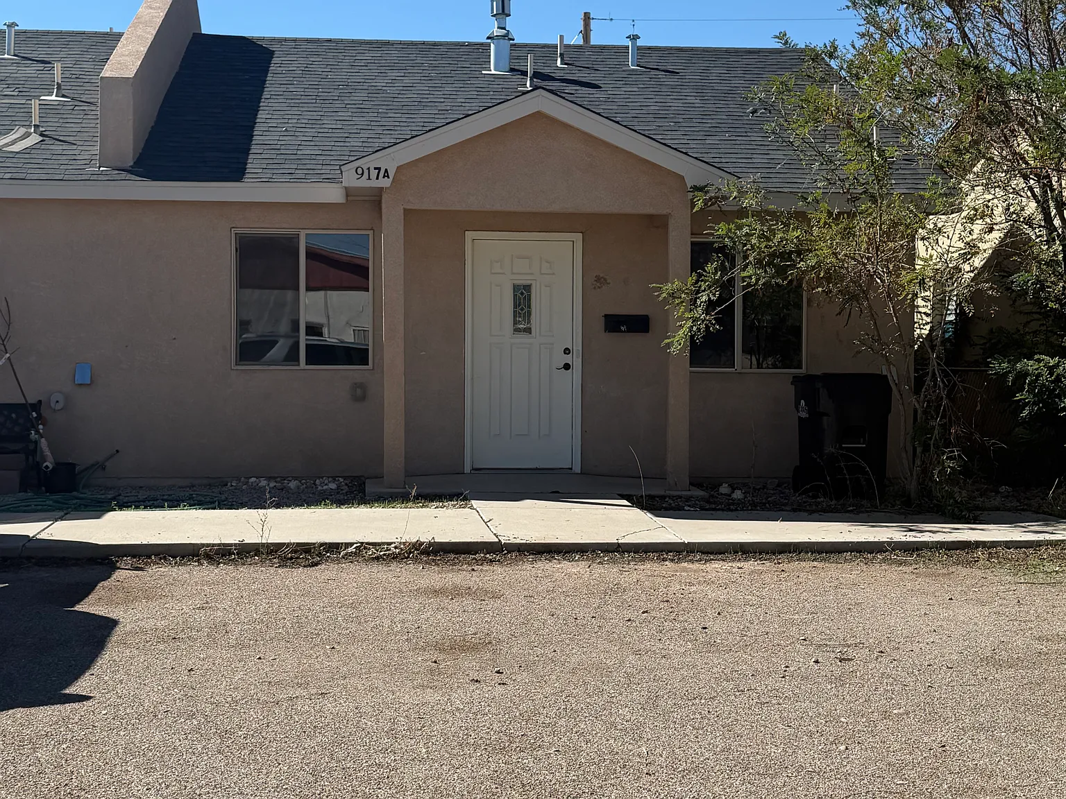 2 bed, $1,000 — Photo 1