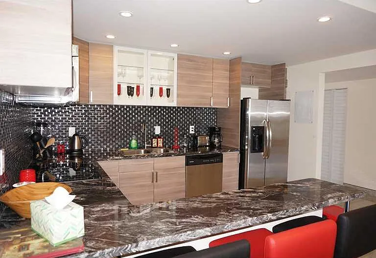 19370 Collins Avenue Seasonal #1611 — Photo 2