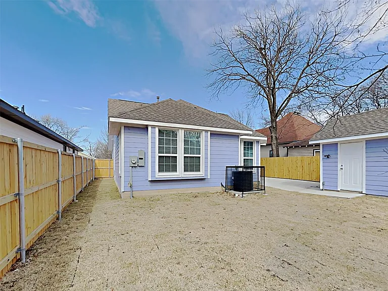 1032 E Leuda St — Photo 15