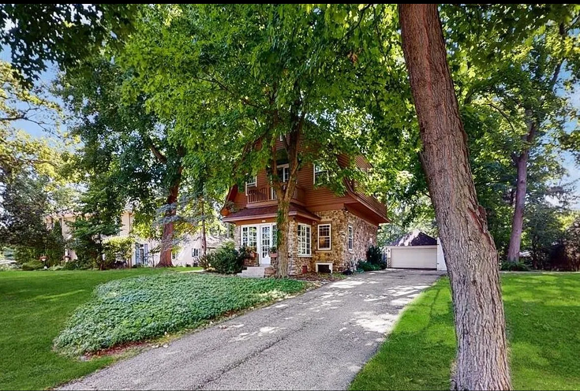 4 bed, 2.5 bath, 1984 sqft, $5,300 — Photo 1