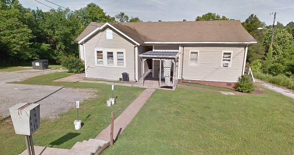 1st image of 206 Oak St