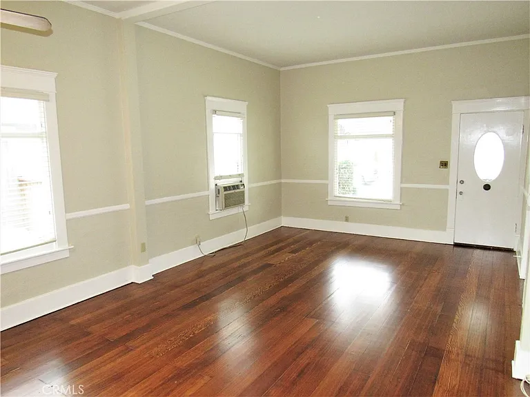 478 S Grand St — Photo 4