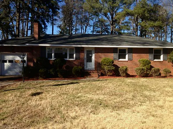 136 Causeway Dr, Chesapeake, VA 23322