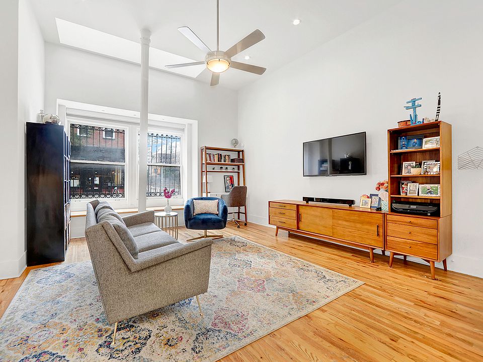 1st image of 129 Kane St #1