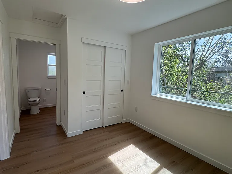 524 Frederick St SE — Photo 8