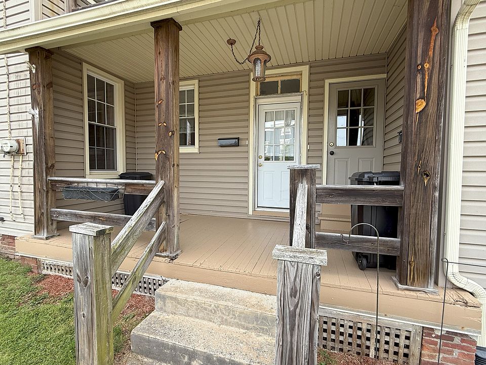 Side porch (main entry into kitchen).