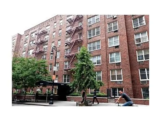 Sold by Aclawrence | media 2