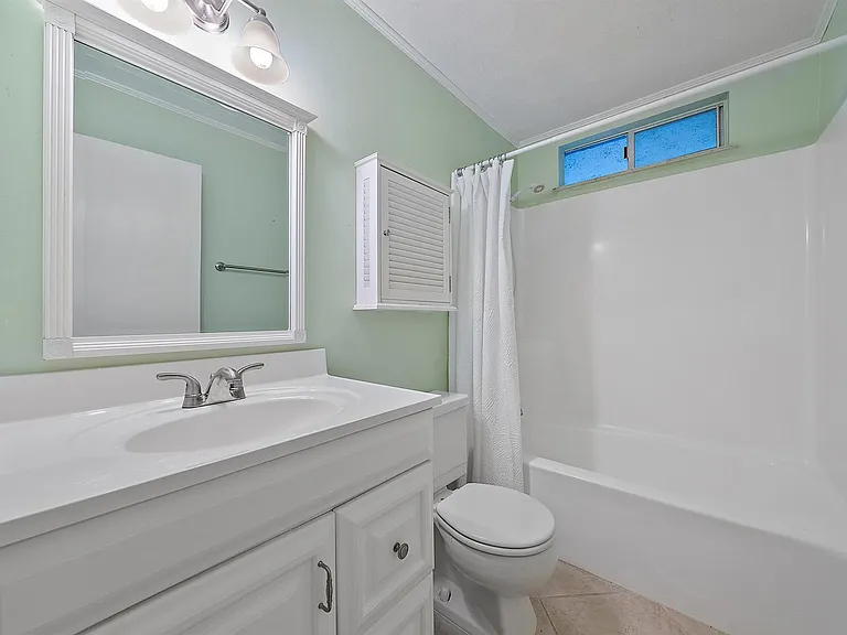 1561 NE 12th Ter #C14 — Photo 18